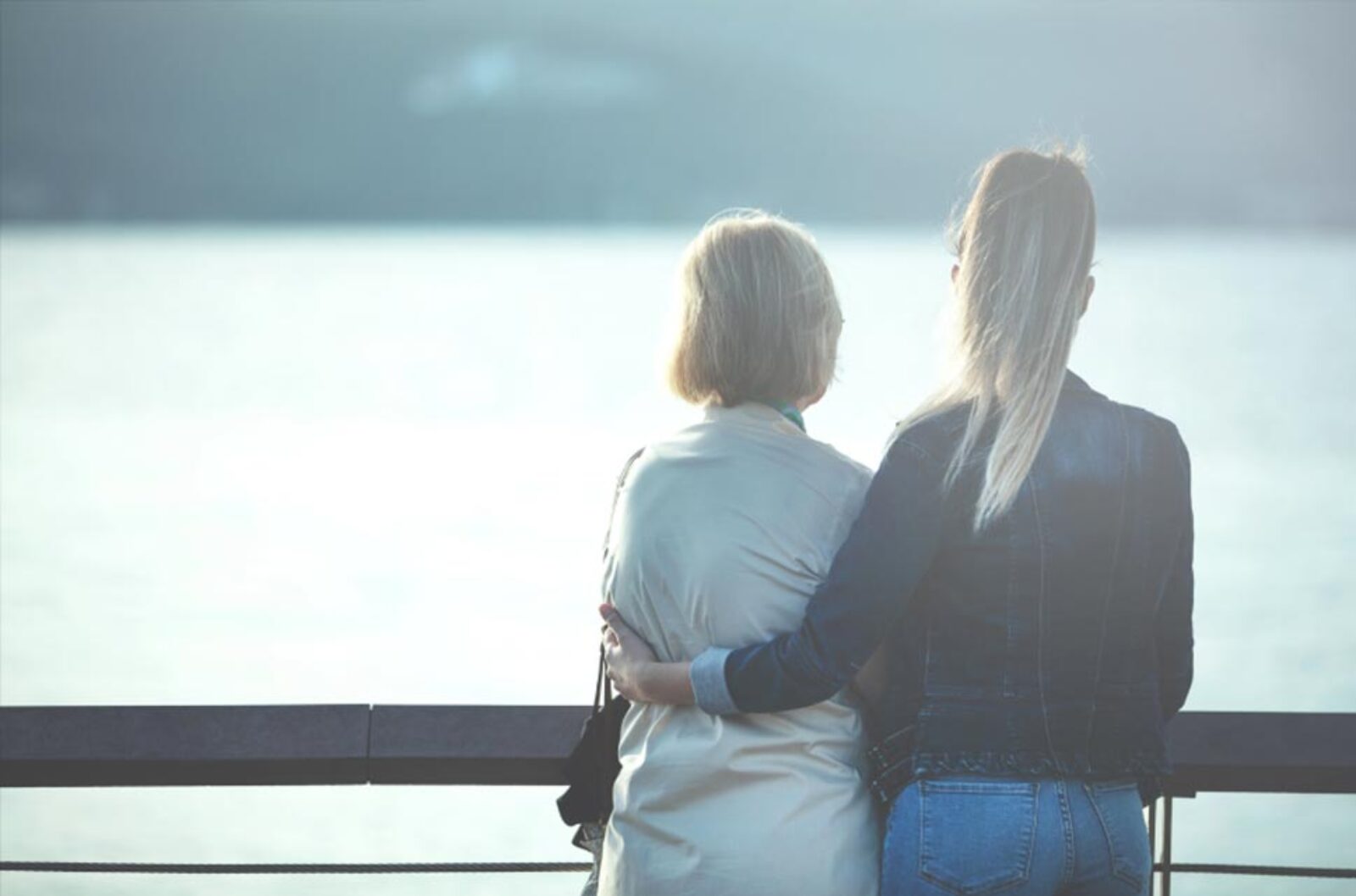 Podsłuch na telefonie jako wsparcie bezpieczeństwa osób z chorobami neurodegeneracyjnymi. Dowiedz się, jak chronić bliskich na co dzień.